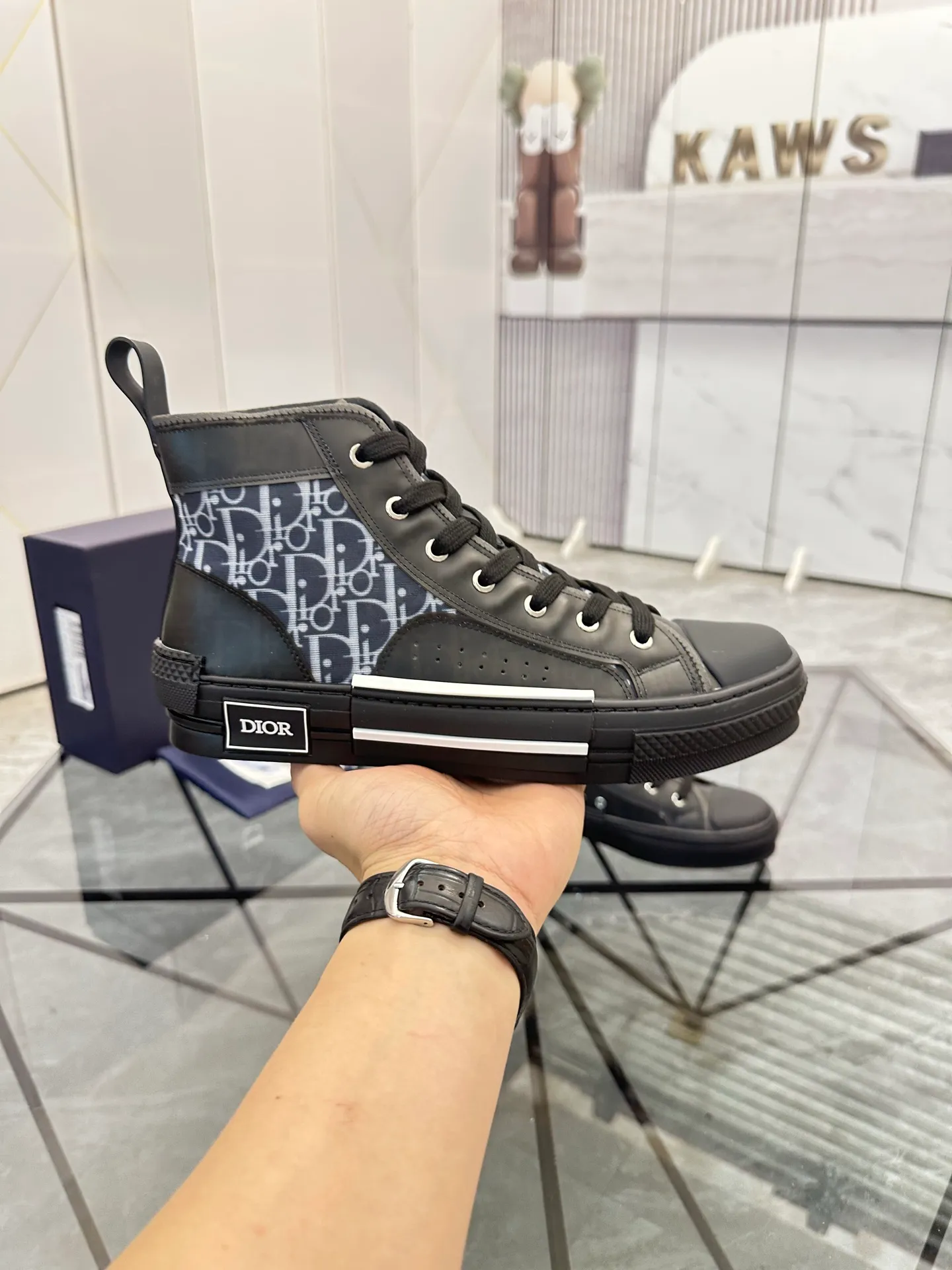 Selling men's shoes 💰: 💰P440¥ Product trademark: Dio* "Dior*" high-top casual shoes Regular size: 36-45 (can be customized to 46) Couple style B23 Product materials: Upper imported original fabric, breathable lining, original outsole. No.: 007